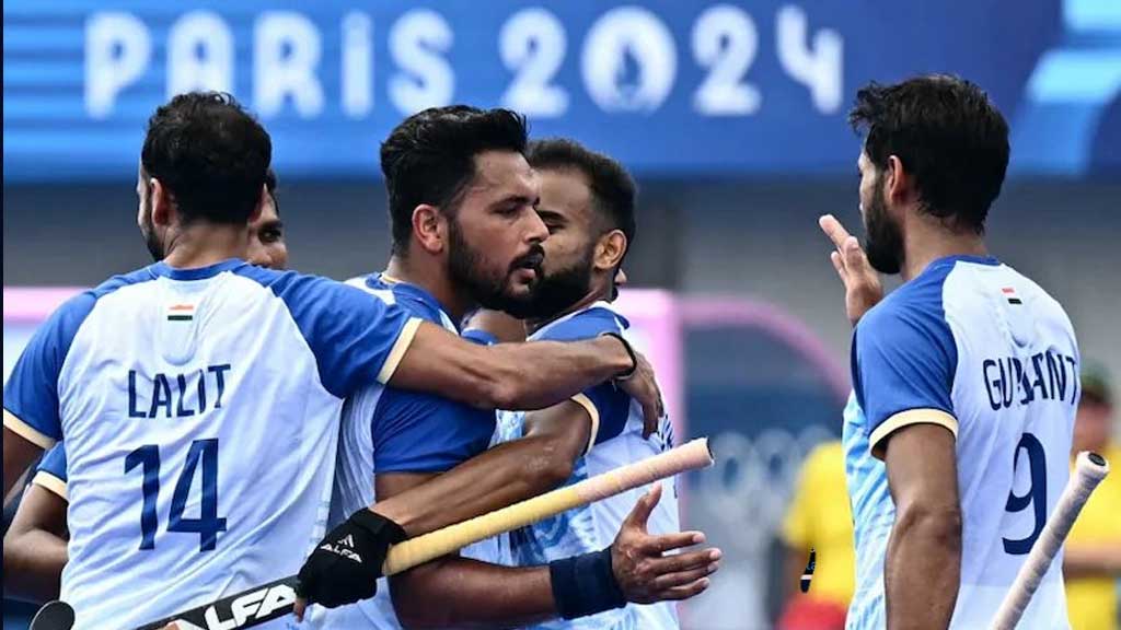 indian-hockey-team-at-Paris